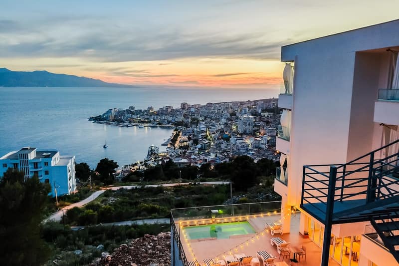 Sunset Shoreline Saranda: Acceso a la playa hotel in Saranda