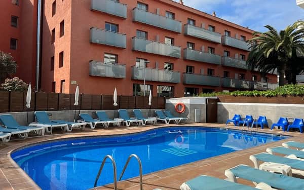Hotel Tonet: Cat-friendly hotel in Tossa de Mar