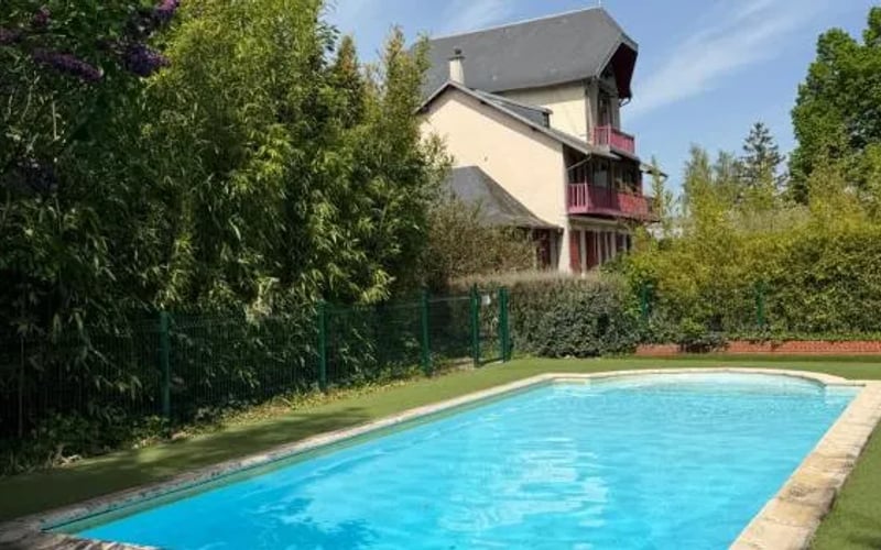 Chambres de charme avec piscine - Le Monde de Charlie - Proche Vichy