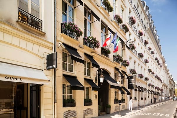 Castille Paris - Starhotels Collezione - pet-friendly hotel Paris 2e