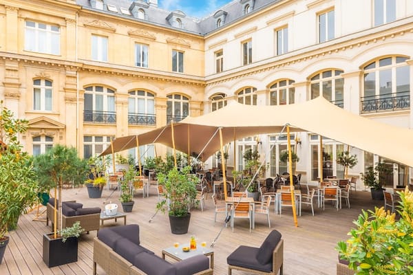 Crowne Plaza Paris Republique - pet-friendly hotel Paris 11e