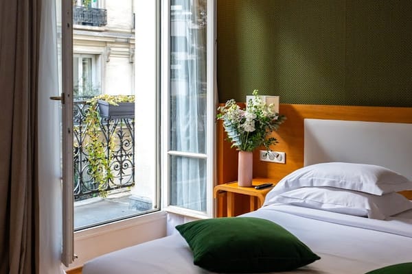 Hotel Le Six - pet-friendly hotel Paris 14e