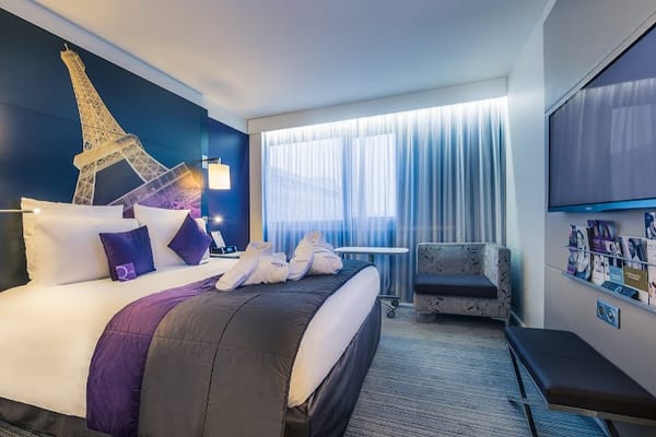 Mercure Paris Centre Tour Eiffel - pet-friendly hotel Paris 15e