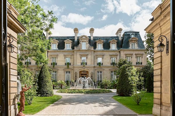 Saint James Paris - pet-friendly hotel Paris 16e