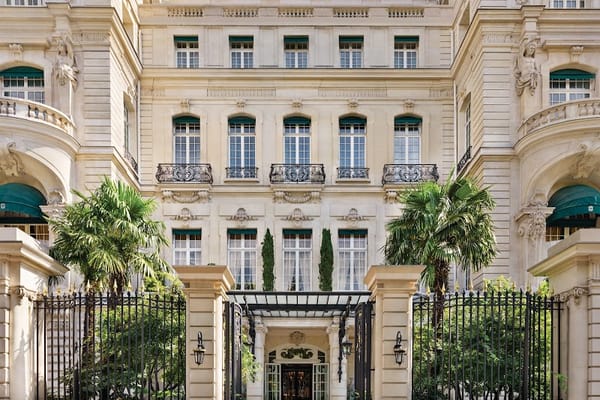 Shangri-La Paris - pet-friendly hotel Paris 16e